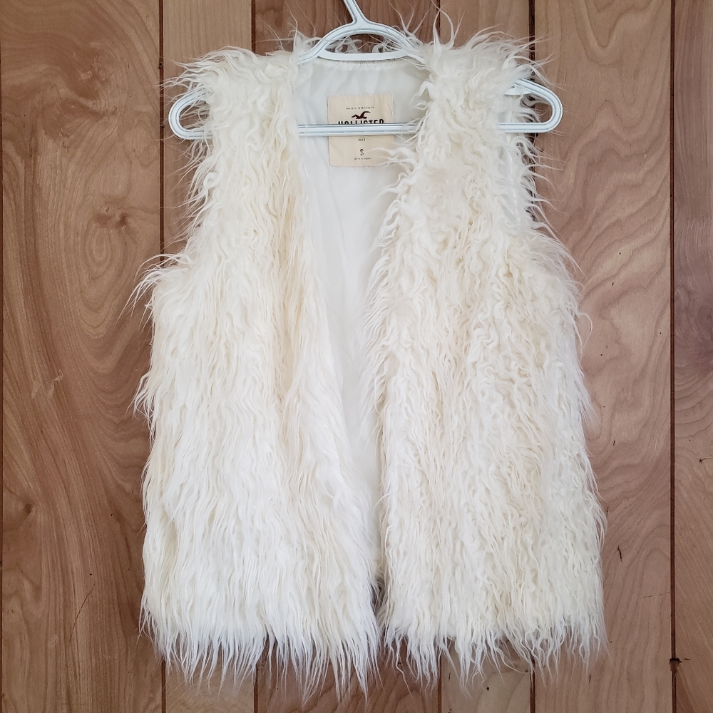 Hollister Cream Furry Vest NWOT Size Small